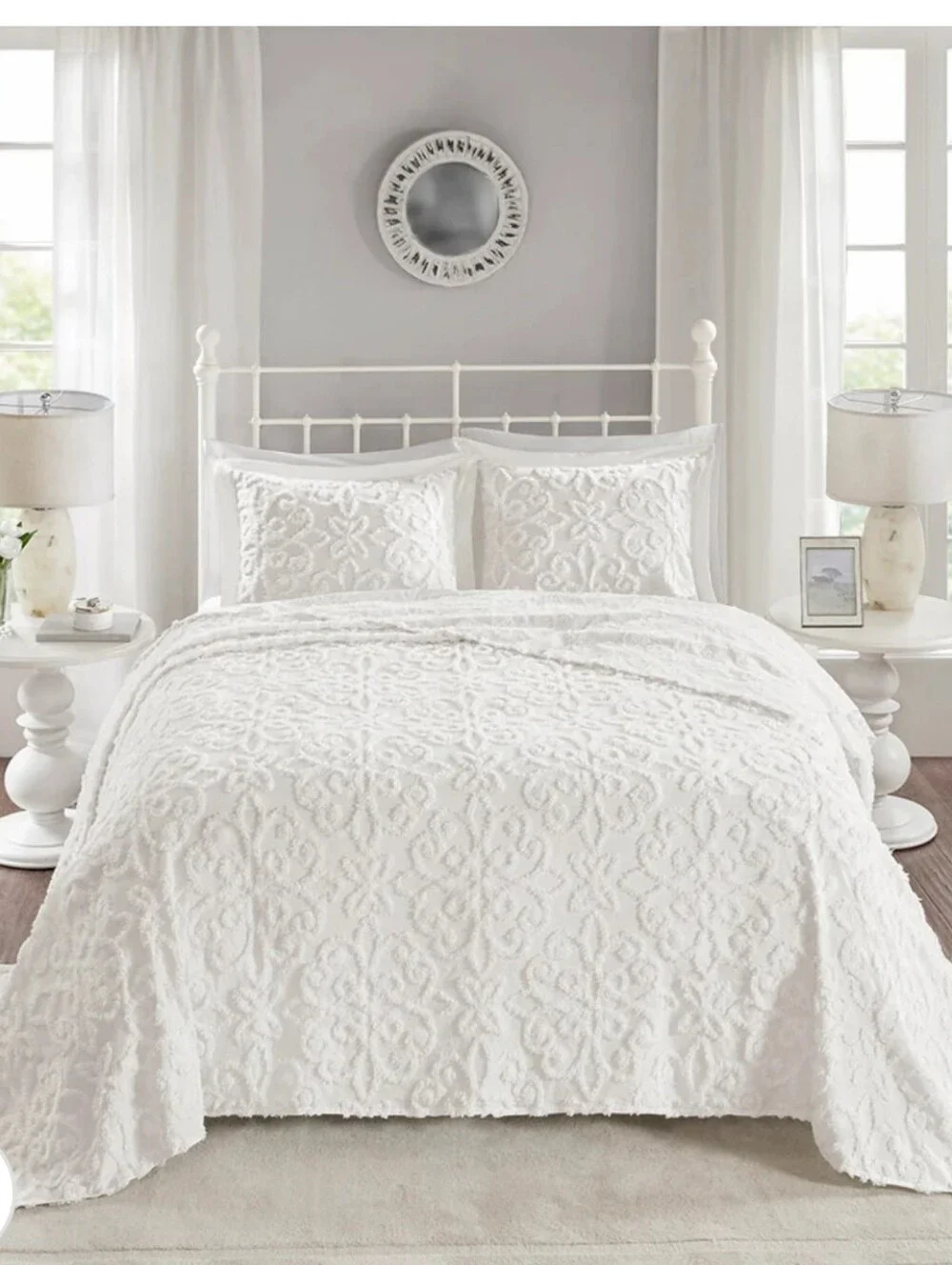 Madison Park White Sabrina Chenille Bedspread Set Size King